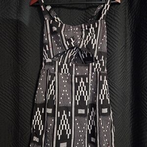 Dolce Vita Black and White Geometric Backless Dress Hints Of Purple